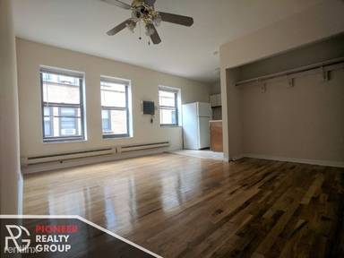 Main picture of 815-23 W Cornelia Ave