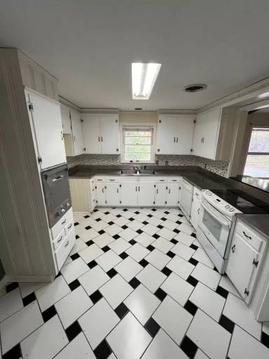 Main picture of 3031 Country Club Dr