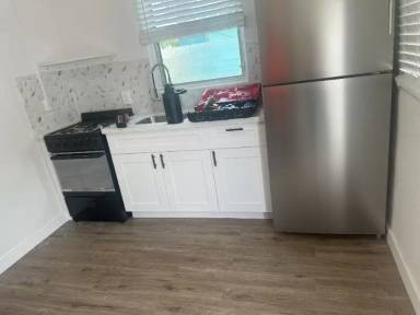 Main picture of 1845 N Tamiami Trl