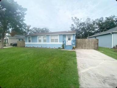 Main picture of 1019 W Berry Ave