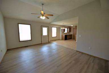 Main picture of 3206 E Jamestown St