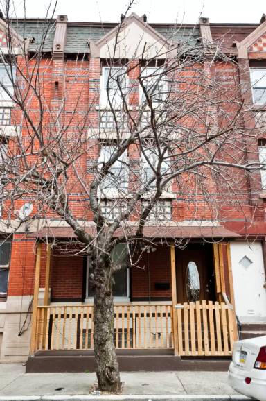Main picture of 1829 W Thompson St