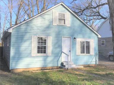 Main picture of 2419 S Lyons Ave