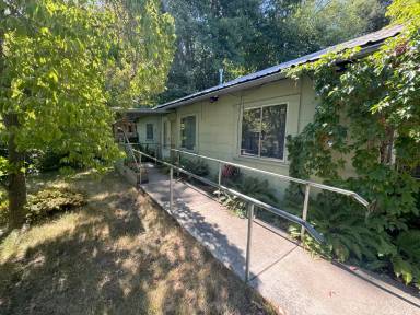 Main picture of 16 Van Ness Ave