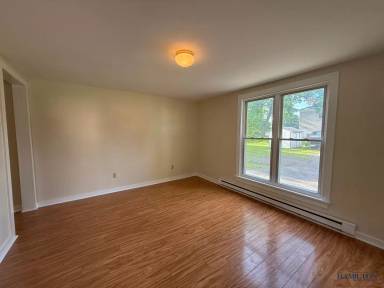 Main picture of 6 Madison St