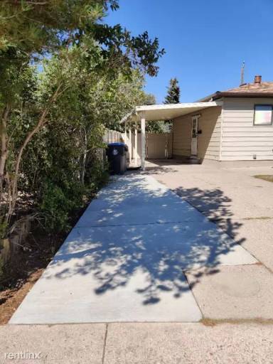 Main picture of 4720 E 6th St