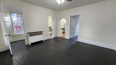 Main picture of 1002 E Main St