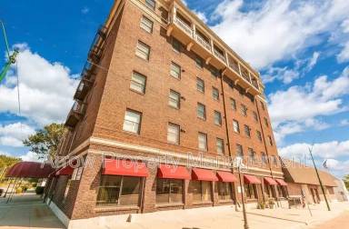 Main picture of 208 E 5th St