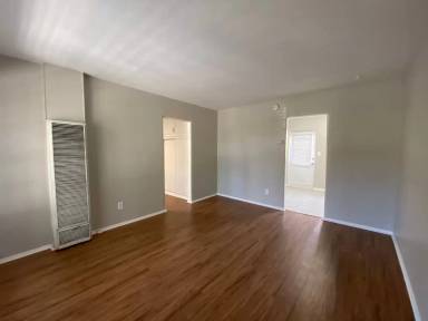 Main picture of 4680 Monroe Ave