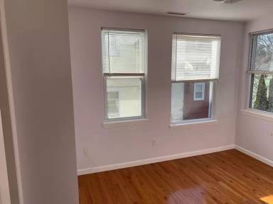 Main picture of 131 S Broadway