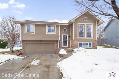 Main picture of 8113 S 152nd Ave