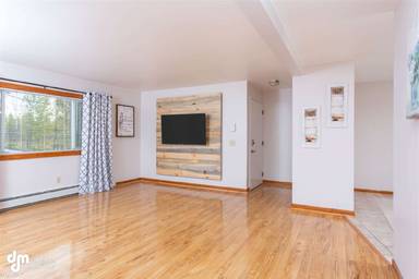 Main picture of 615 W 45th Ave