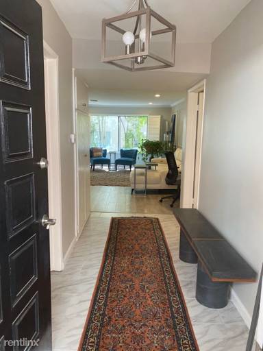 Main picture of 321 N Palm Dr