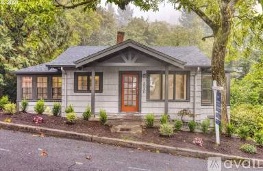 Main picture of 3546 SW Hillside Dr