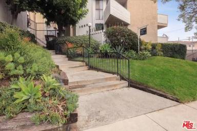 Main picture of 10521 National Blvd