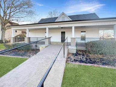 Main picture of 300 S 5th St