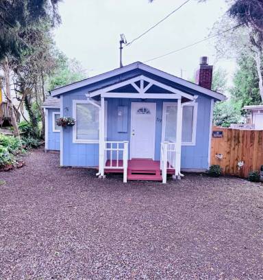 Main picture of 719 SE Reef Ave