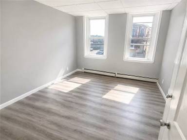Main picture of 587 N 6th St