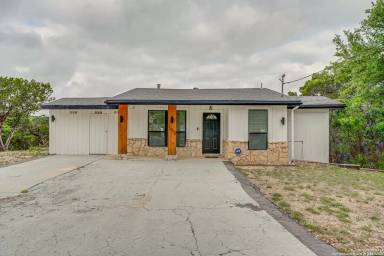 Main picture of 1482 Avenue Q