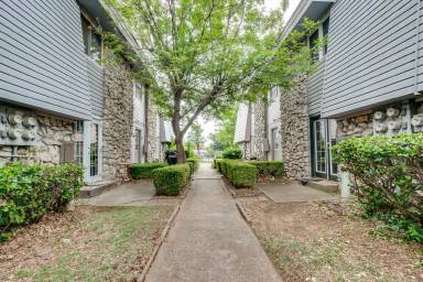 Main picture of 6000-60 NW Expressway