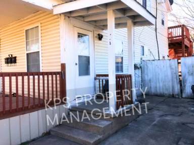 Main picture of 939 S Market St