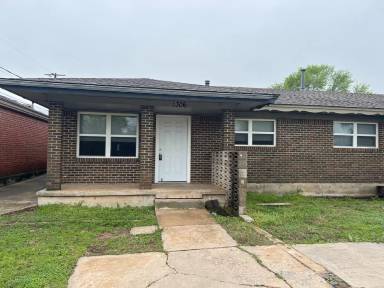 Main picture of 311 SE 66th St