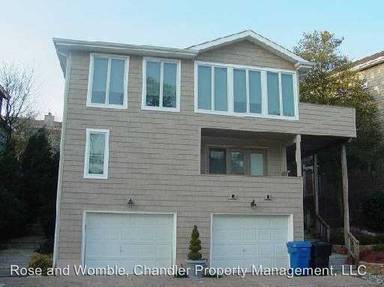 Main picture of 2241 Woodlawn Ave