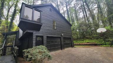 Main picture of 4621 Kings Crossing Dr NE
