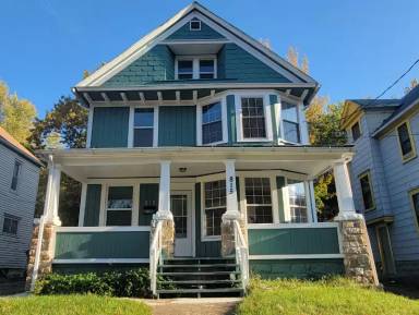 Main picture of 815 Boulevard St