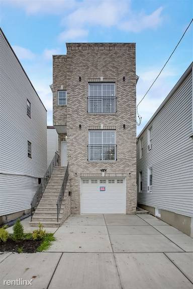 Main picture of 16 Grant Ave