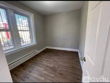 Main picture of 408 Leslie St