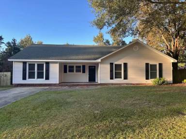 Main picture of 102 Woodbridge Ct