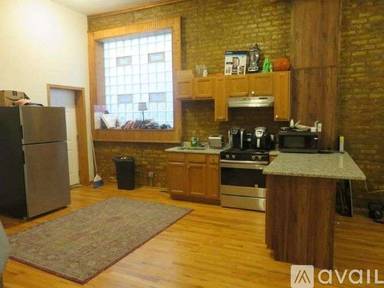 Main picture of 2048 N Western Ave
