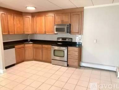 Main picture of 287 Commercial St
