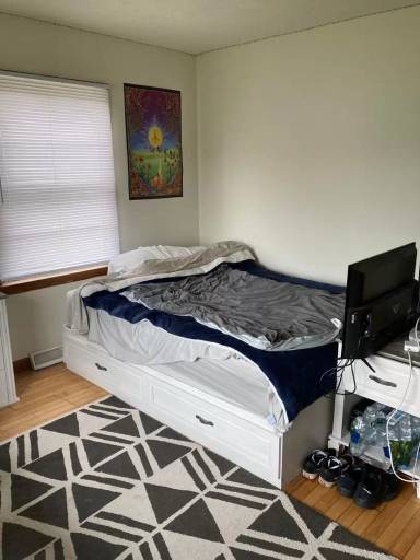 Main picture of 716 W 17th St