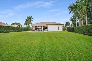 Main picture of 11242 SW 25th Ct