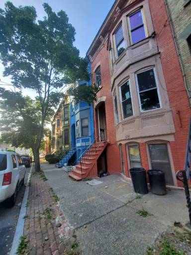 Main picture of 179 Elk St