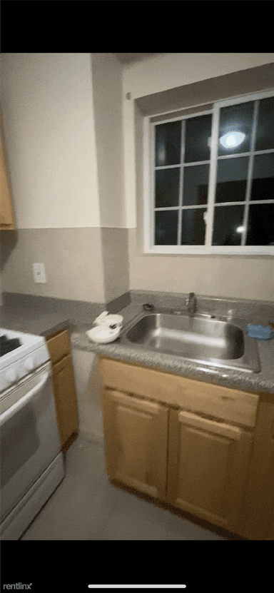 Main picture of 2228 Hering Ave