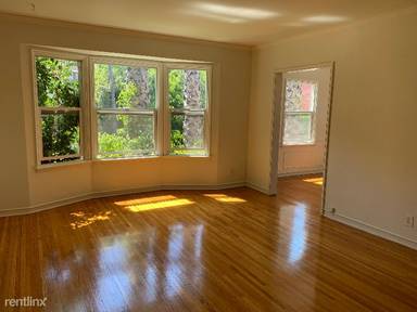 Main picture of 416 N Doheny Dr