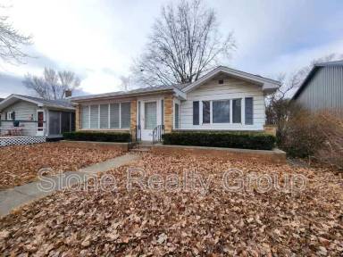 Main picture of 2419 Layher Ave