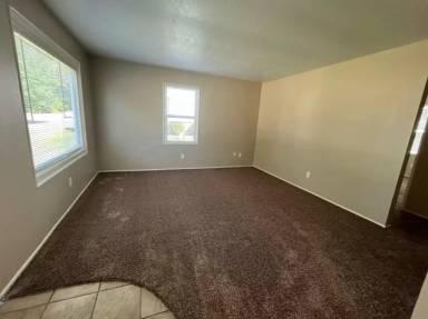 Main picture of 409 W Cox Dr