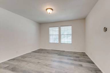 Main picture of 11823 Oak Water