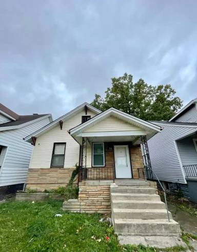 Main picture of 38 E Savannah St