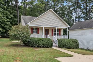 Main picture of 437 Pearce Ave