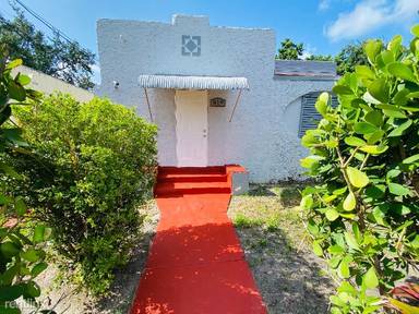 Main picture of 819 NW 51st St