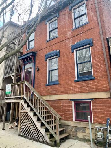 Main picture of 40 S 13th St