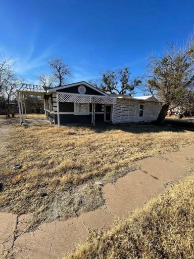Main picture of 302 Ross Ave