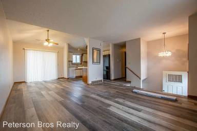 Main picture of 3210 Henery Cir