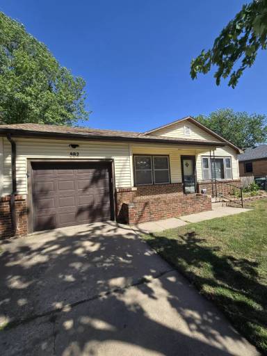 Main picture of 902 N Colorado St