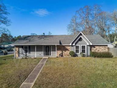 Main picture of 1210 Spring Dr